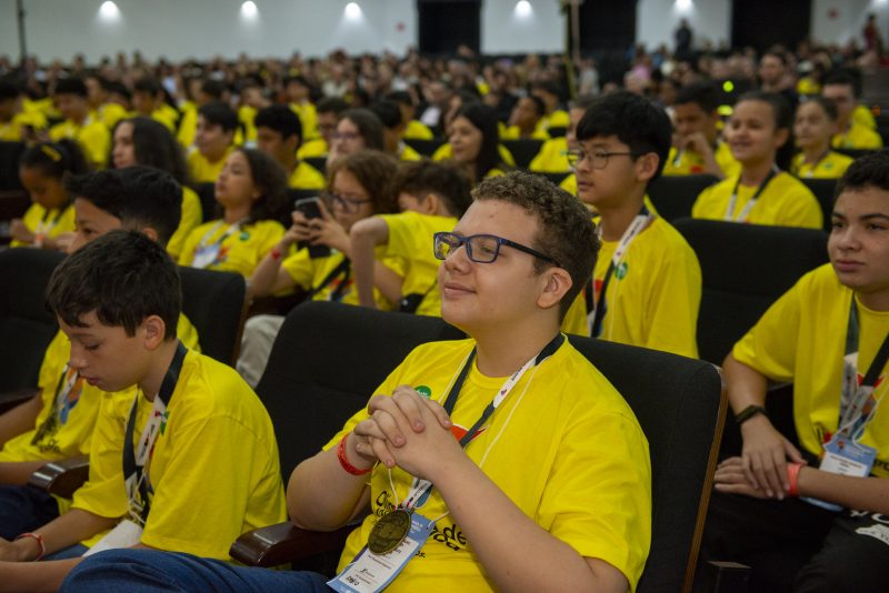 Estudantes de cursos profissionalizantes do estado poderão receber até R$ 1.000; contratações terão início a partir do início do próximo ano letivo